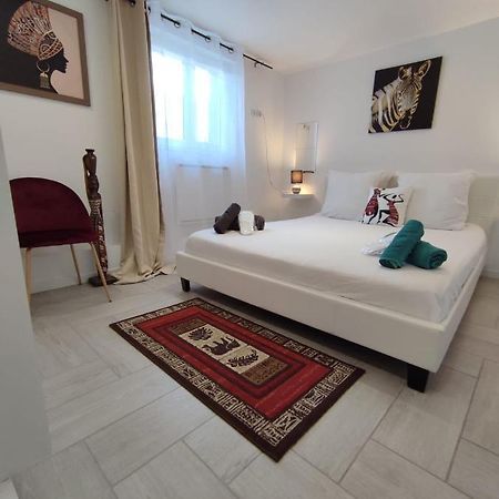Appartement 100m2, indépendant dans notre maison avec petit déjeuner Garennes-sur-Eure Extérieur photo