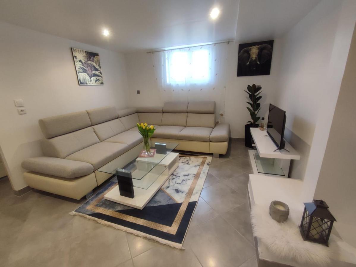 Appartement 100m2, indépendant dans notre maison avec petit déjeuner Garennes-sur-Eure Extérieur photo