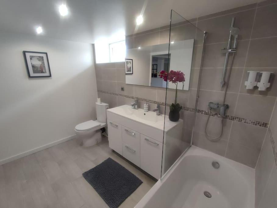 Appartement 100m2, indépendant dans notre maison avec petit déjeuner Garennes-sur-Eure Extérieur photo