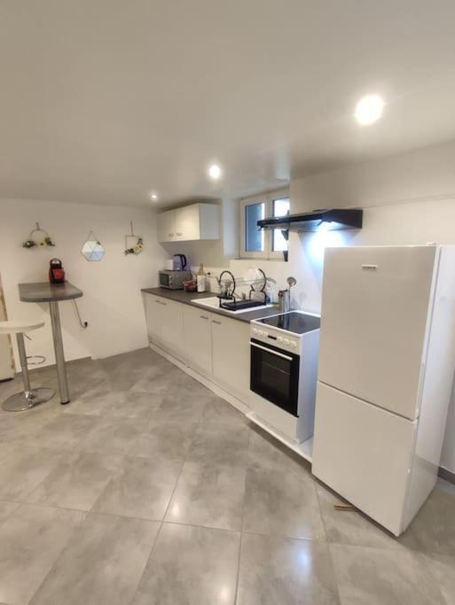 Appartement 100m2, indépendant dans notre maison avec petit déjeuner Garennes-sur-Eure Extérieur photo