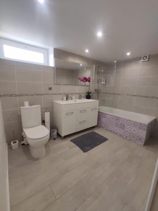 Appartement 100m2, indépendant dans notre maison avec petit déjeuner Garennes-sur-Eure Extérieur photo