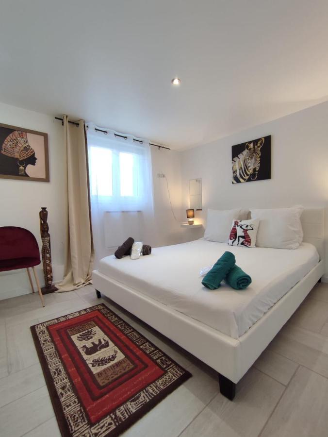 Appartement 100m2, indépendant dans notre maison avec petit déjeuner Garennes-sur-Eure Extérieur photo