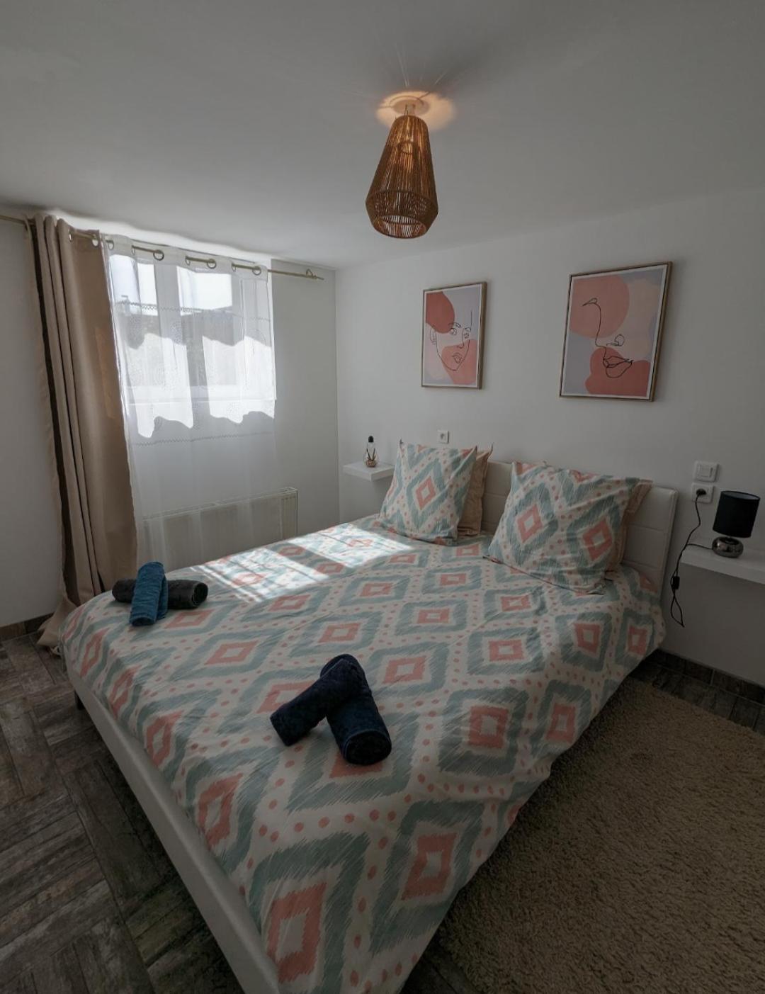 Appartement 100m2, indépendant dans notre maison avec petit déjeuner Garennes-sur-Eure Extérieur photo